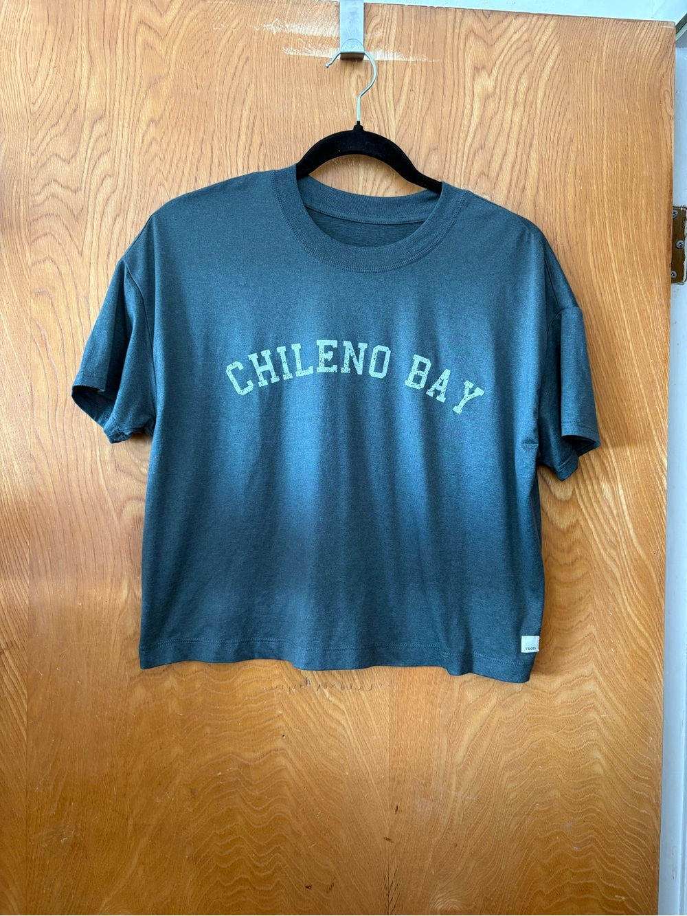 Vuori Dark Green custom 'CHILENO BAY' Short Sleeve Tee XS
